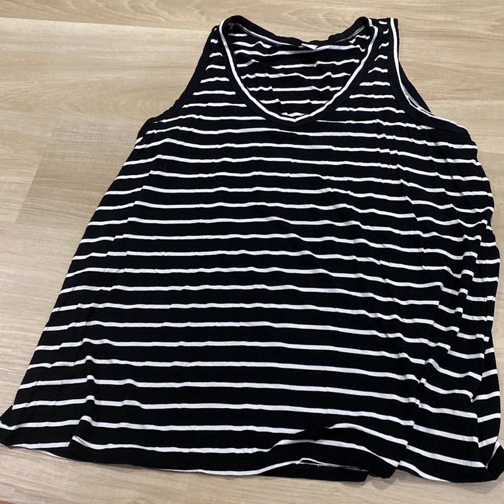 4 women’s t-shirts